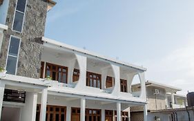 Bay Dreams Beach Hotel & Surf Camp